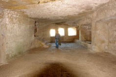 Чуфут-Кале. Искусственная пещера