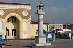 Евпатория. Вокзал. Памятник Рождение Керкинитиды