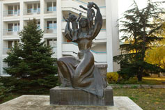 Евпатория. Памятник матери
