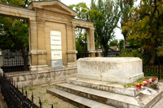 Могильный памятник И. Айвазовскому