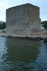 Феодосия. Доковая башня у кромки моря