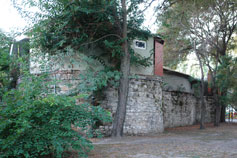 Феодосия. Ресторан на останках крепостных стен возле башни Святого Константина