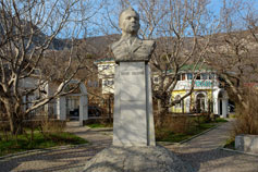 Форос. Памятник Юрию Гагарину