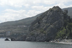Вид на гору Крепостная с пляжа