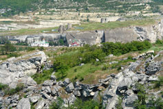 Инкерман. Вид на Монастырскую скалу и Инкерманский Свято-Климентовский мужской монастырь