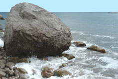 Кастрополь - Береговое, прибрежные камни