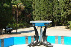 Мисхор фонтан дельфины в парке