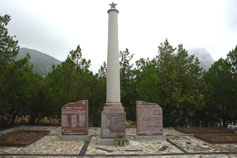 Новый Свет. Памятник десантникам и местным жителям Нового Света погибшим в январе 1942 года