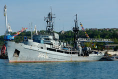 Севастополь. Корабельная бухта. Корабль Эпрон