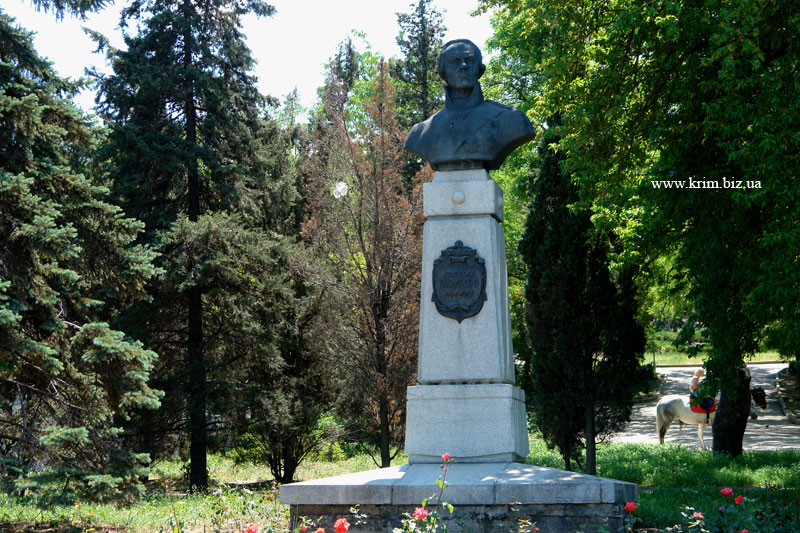 Севастополь. Памятник адмиралу Ушакову