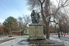 Симферополь. Памятник Тренёву