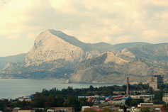 Вид на Судак со стороны горы Алчак
