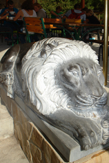 Крым. Белогорск. Парк Тайган. Базальтовая скульптура отдыхающего льва