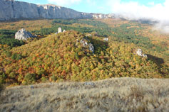 Вид на перевал Ат-Баш-Богаз и Ай-Петри
