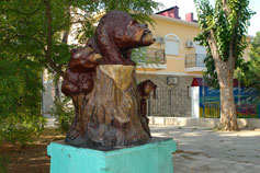 Евпатория. Архитектурная композиция медведи детского сказочного городка