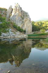 Крым, Краснокаменка, озеро у подножья Кизил-Таша - Красного камня
