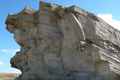 Аджимушкай. Скульптурная композиция над музеем обороны каменоломен