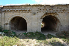 Крепостные ворота соединительного фронта Ак-Бурунского укрепления (вид изнутри)
