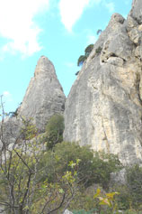 Вид на скалы Нового Света с Крепостной горы в Судаке