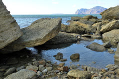 Орджоникидзе. Прибрежные камни
