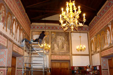 На фото восстановление мозаичных икон работы мастера из Венеции Сальвиати в храме Ореанды