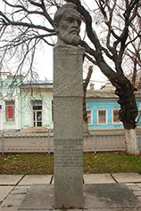 Симферополь. Памятник Дмитрию Ульянову
