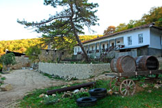 Гостиница при монастыре Сурб-Хач в Старом Крыму
